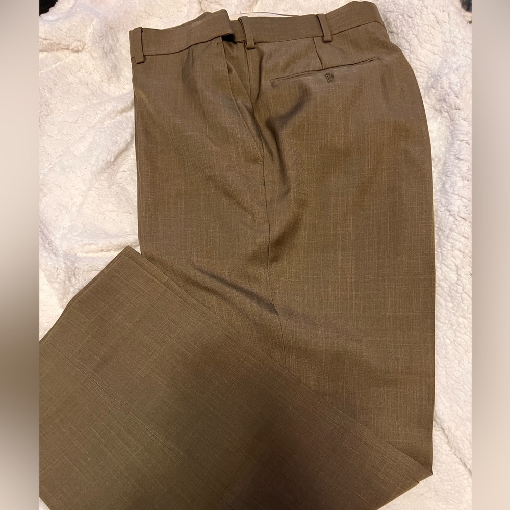 Men’s size 34x32 brown Covington brand dress pants.  Perfect